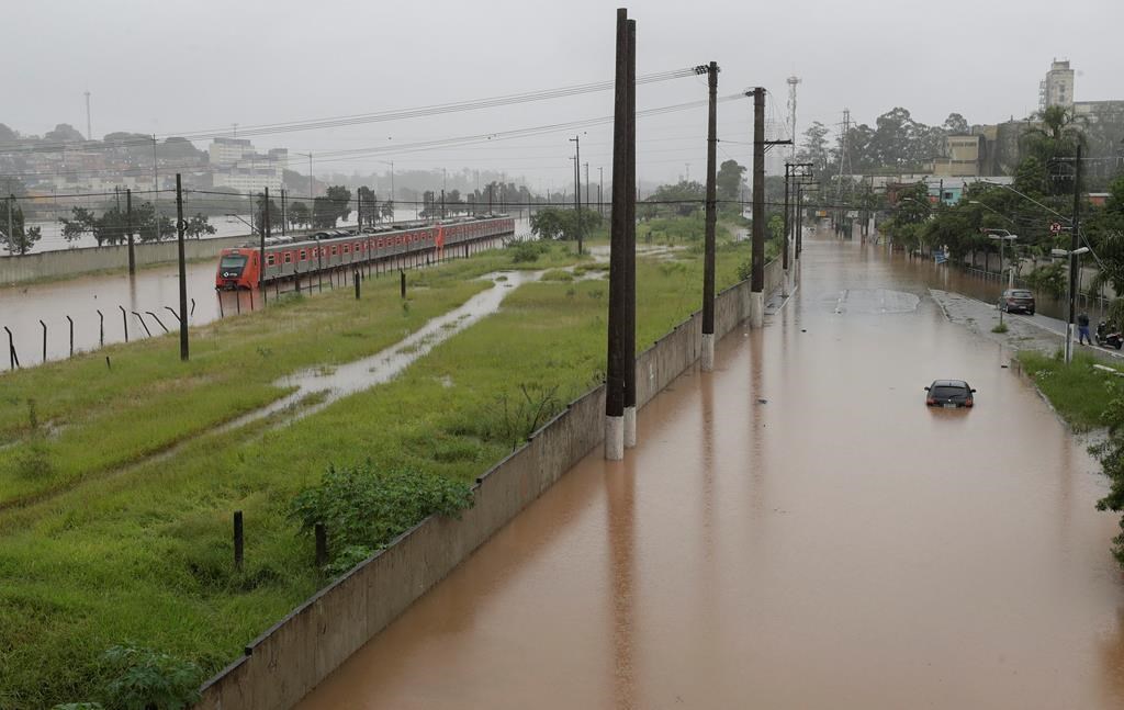 Heavy rains, floods, mudslides paralyze parts of Sao Paulo