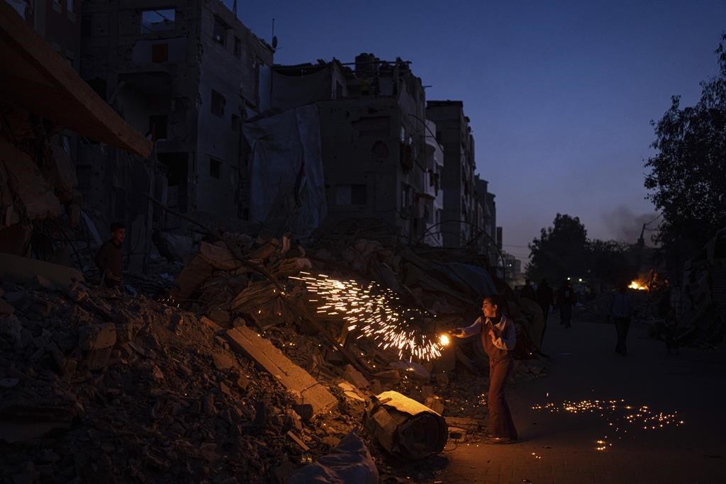 Palestinians in Gaza begin Ramadan with hunger worsening and no end in